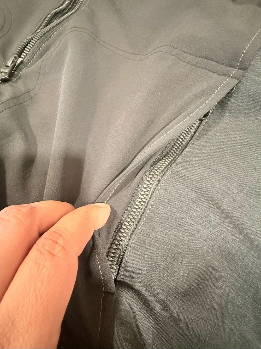 Kuhl Men's Black and Gray Jacket Dyfynce soft shell Size XL FLAWED-NOTED BELOW